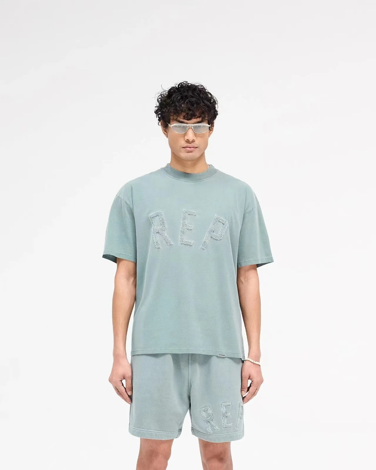 Represent REP Logo Shorts Sage Green - 9