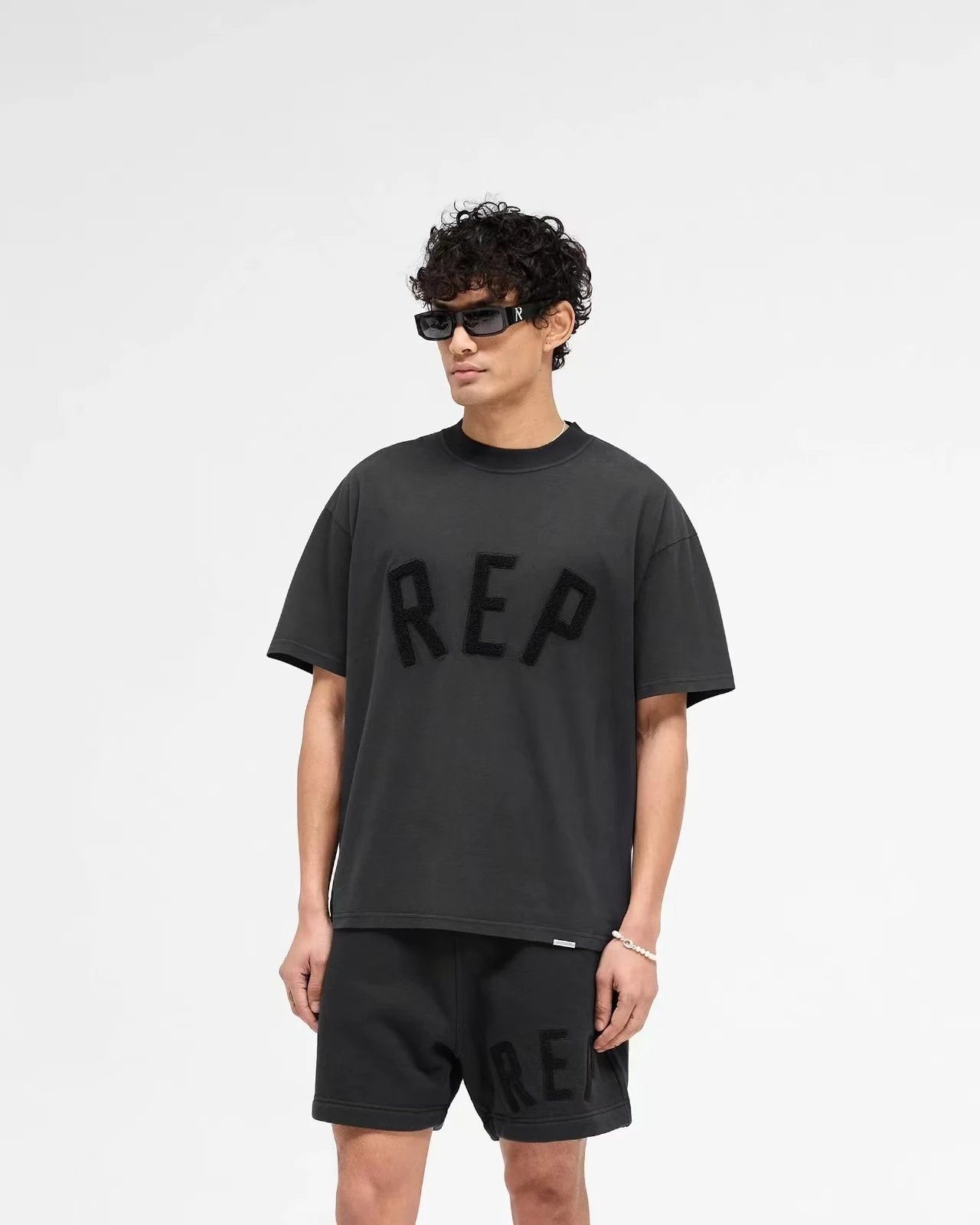 Represent REP Logo Shorts Sage Green - 12