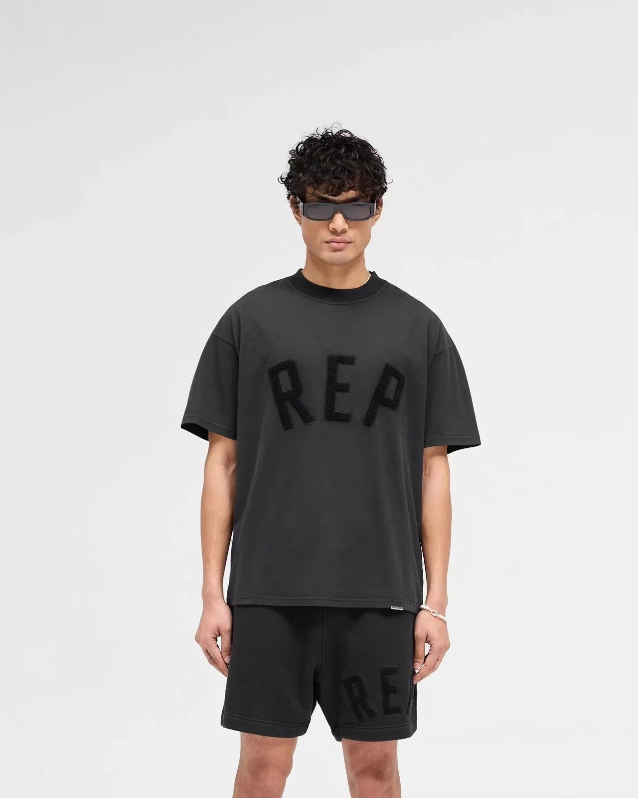 Represent REP Logo Shorts Sage Green - 11
