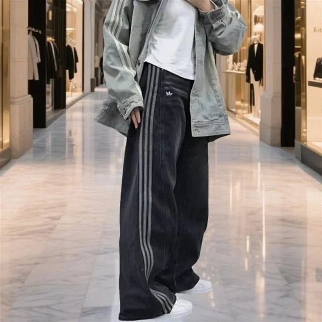 adidas Jeans Wide-Leg Three-Stripe product detail image 9