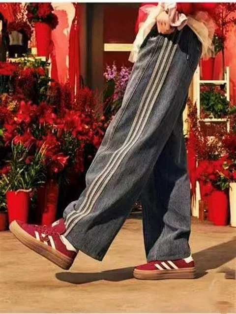 adidas Jeans Wide-Leg Three-Stripe product detail image 7