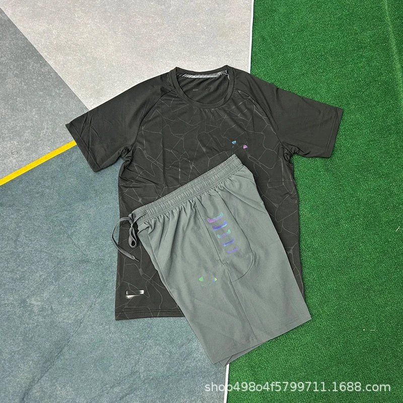 Li-Ning Tracksuits Short-Sleeve T-Shirt and Shorts Sports Set with Geometric Print image 4