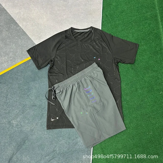 Li-Ning Tracksuits Short-Sleeve T-Shirt and Shorts Sports Set with Geometric Print product detail image 13