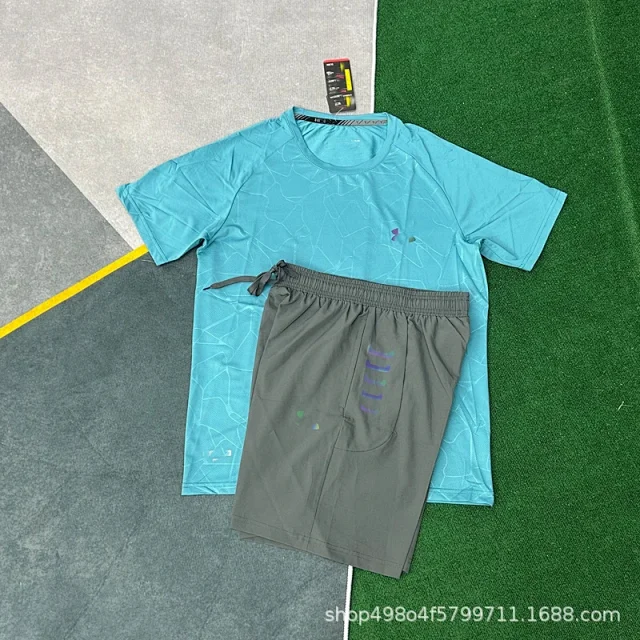 Li-Ning Tracksuits Short-Sleeve T-Shirt and Shorts Sports Set with Geometric Print product detail image 15