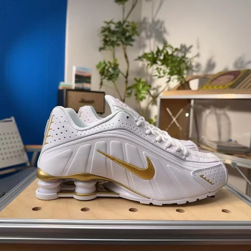 Nike Shox R4 White Gold Sneakers