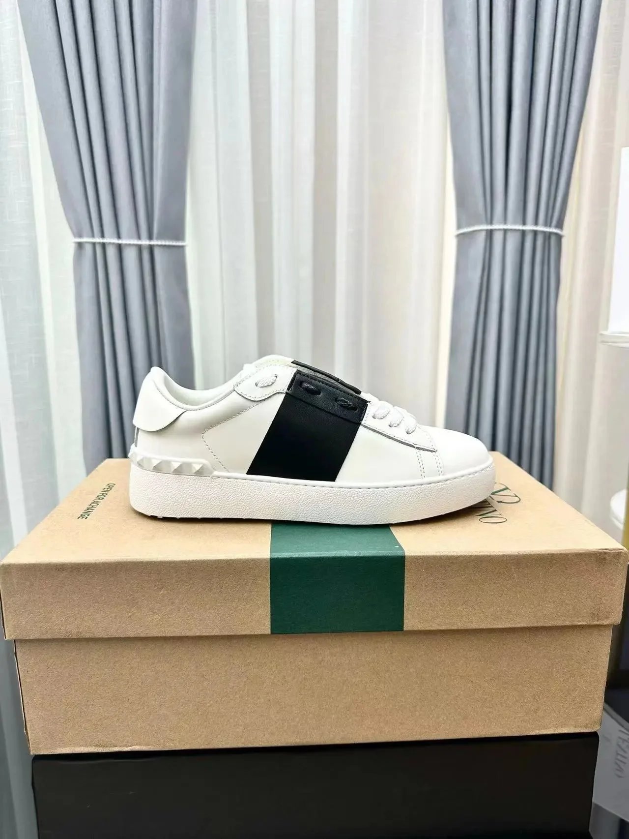 VD white shoes