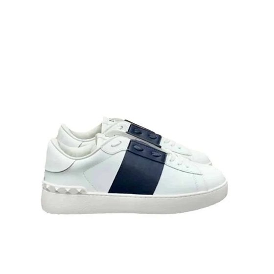 V-Home sports shoes with riveted colors