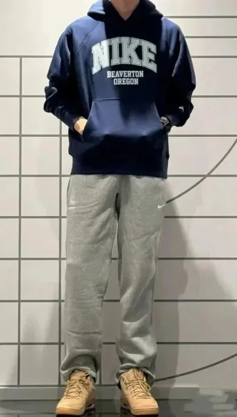 Nike Sportswear Club Fleece Sweatpants Gray and Black - 8