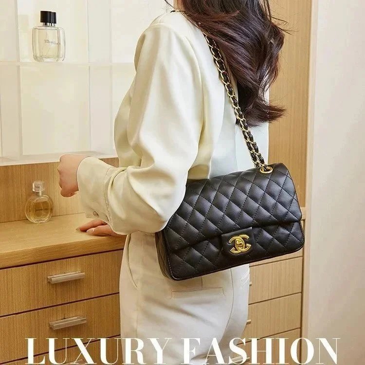 High quality leather CF single shoulder crossbody chain bag with high-quality texture
