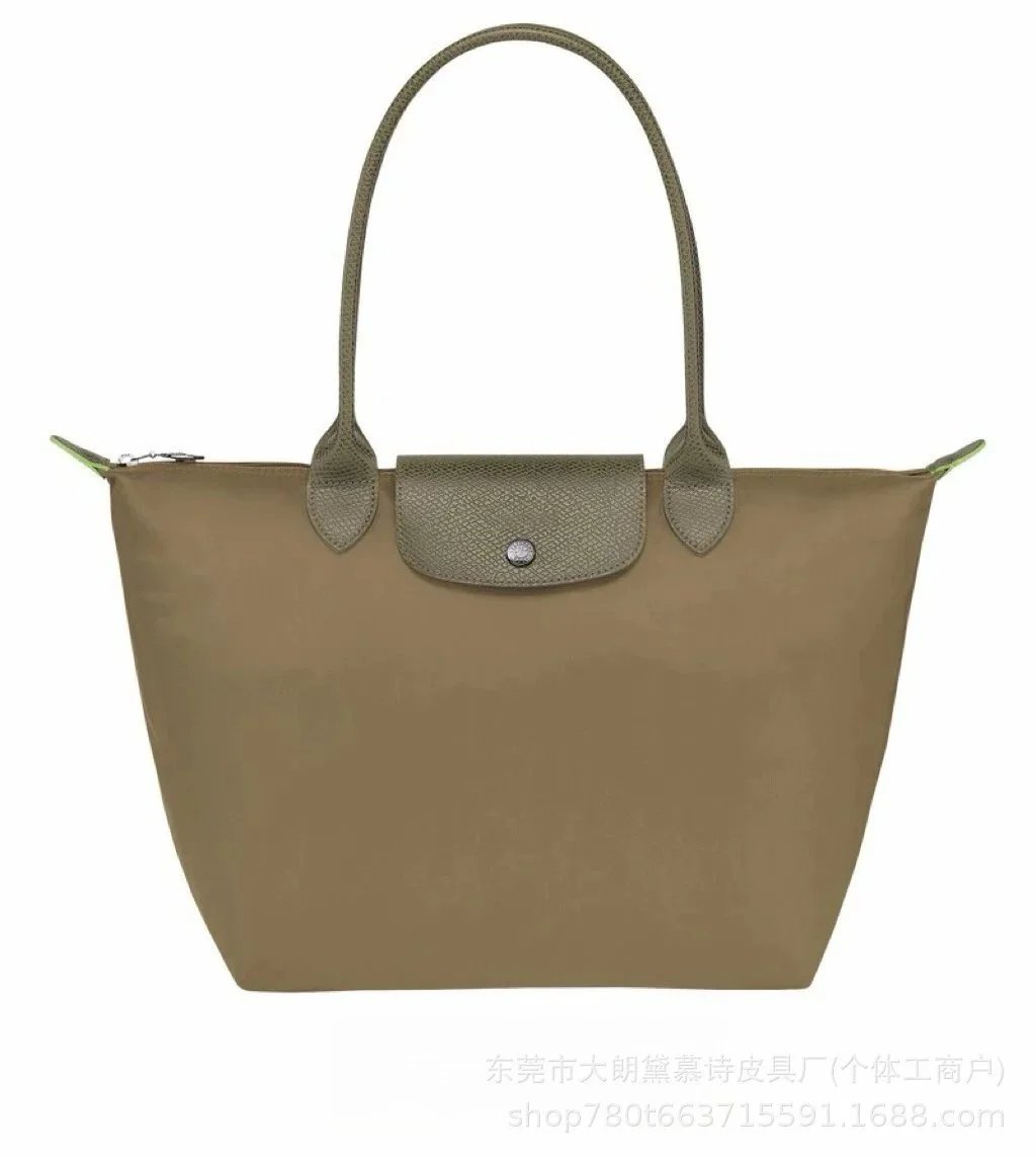 M04 environmentally friendly thistle green