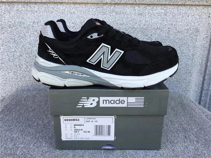 New Balance NB 990 V4（30+）