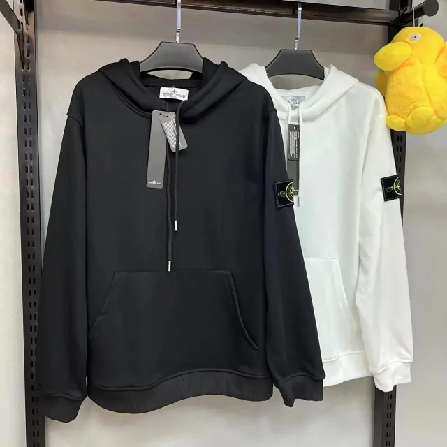 C.P. Company Hoodies & Sweatshirts Crewneck Logo Sweatshirt with Lens Sleeve Pocket product detail image 3