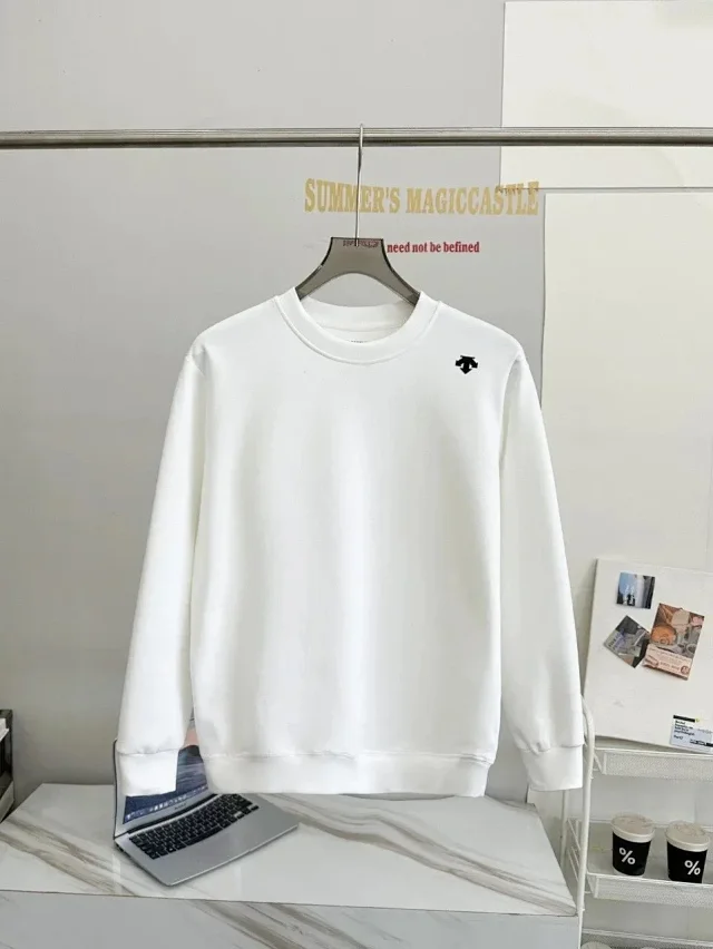 Descente Hoodies & Sweatshirts Logo Hoodie and Quarter-Zip Sweatshirt product detail image 4