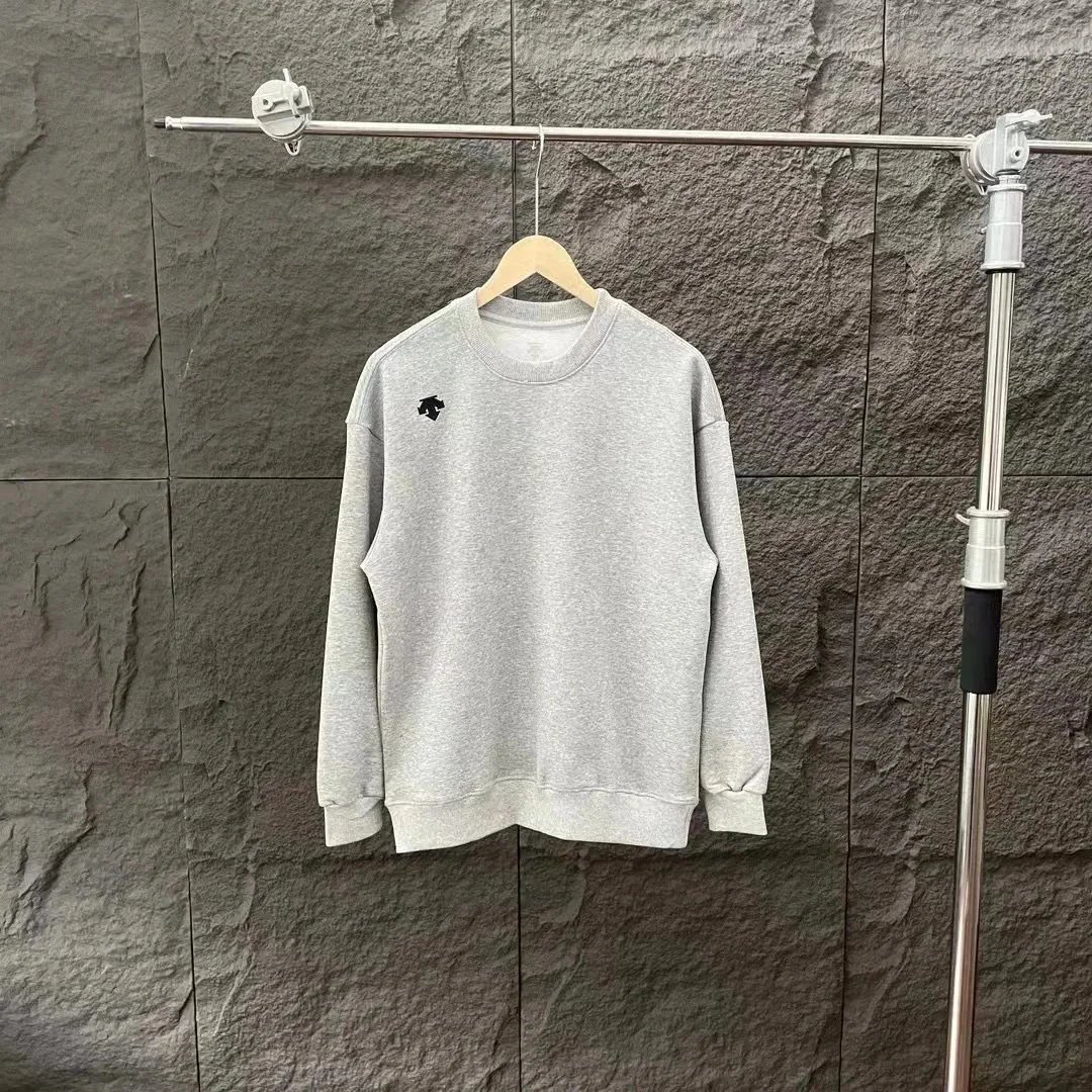Descente Hoodies & Sweatshirts Logo Hoodie and Quarter-Zip Sweatshirt — DE-26