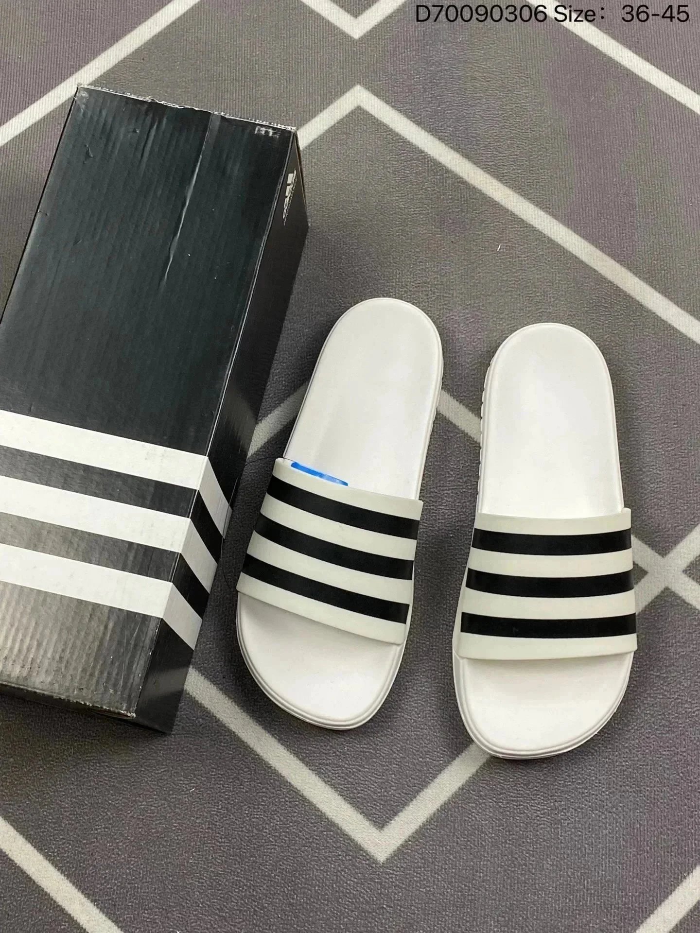 Adidas Slippers (5+)