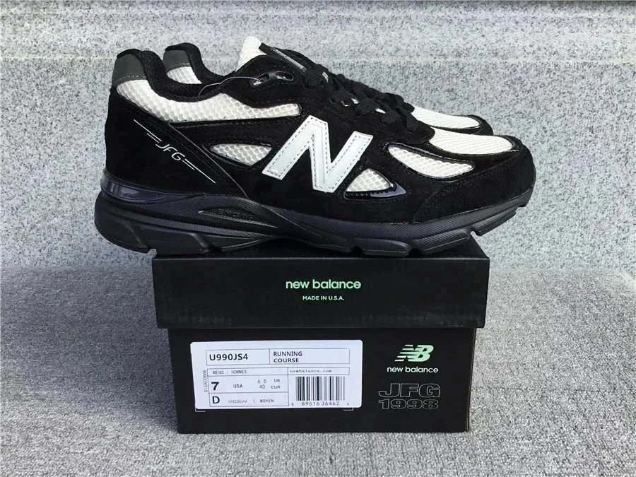 New Balance NB 990 V4（30+）