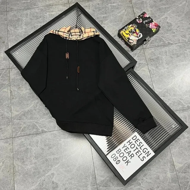 Burberry Hoodies & Sweatshirts Logo-Print Hooded Sweatshirt product detail image 40