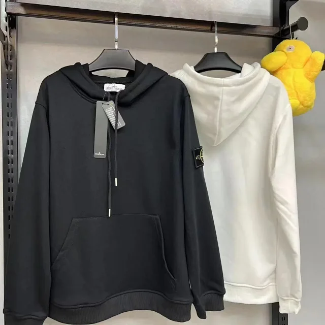 C.P. Company Hoodies & Sweatshirts Crewneck Logo Sweatshirt with Lens Sleeve Pocket product detail image 2