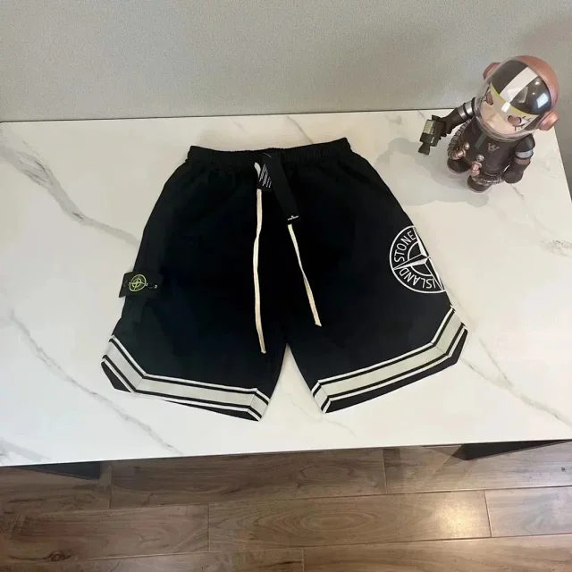 Stone Island Shorts Cargo with compass badge product detail image 14