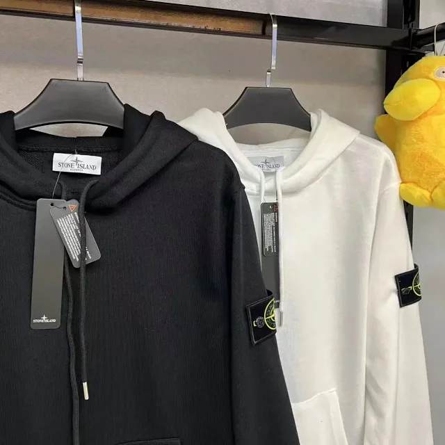 C.P. Company Hoodies & Sweatshirts Crewneck Logo Sweatshirt with Lens Sleeve Pocket product detail image 6
