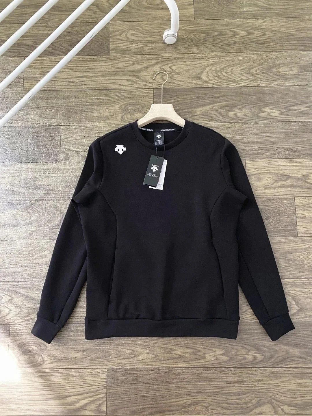 Descente Hoodies & Sweatshirts Logo Hoodie and Quarter-Zip Sweatshirt — DE-20