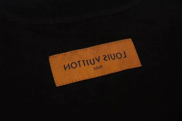 Louis Vuitton T-Shirts Short-Sleeve Graphic Logo Print product detail image 6