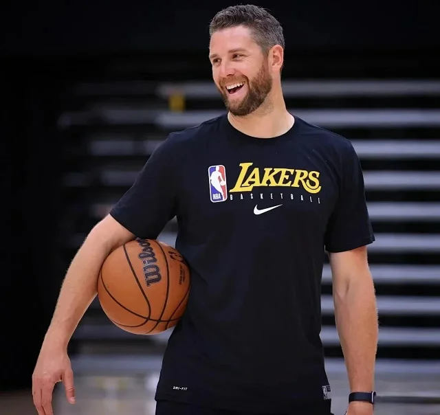 Nike T-Shirts NBA Los Angeles Lakers Graphic T-Shirt product detail image 3