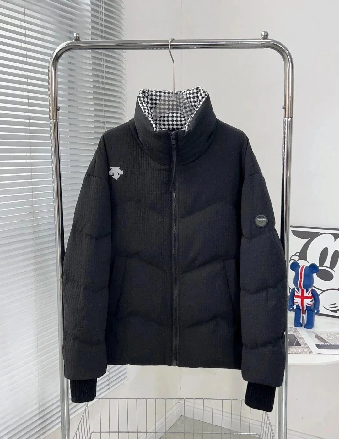 Descente Down Jackets Hooded puffer jacket — ALBB-17