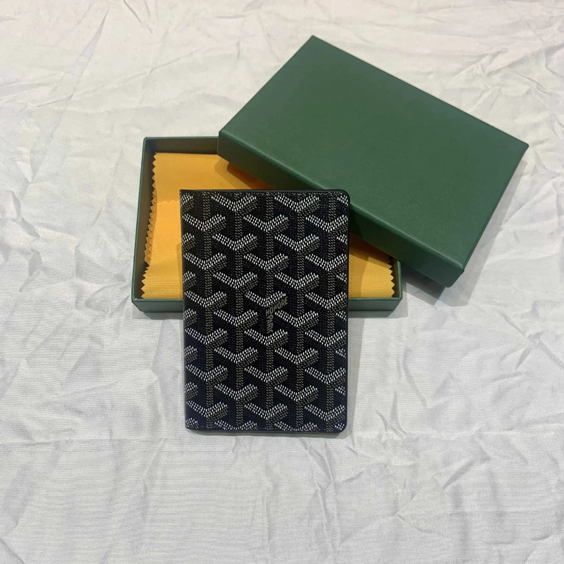 Goyard Wallets & Card Holders Chevron-Pattern Passport Holder and — 001(14cm*9cm)