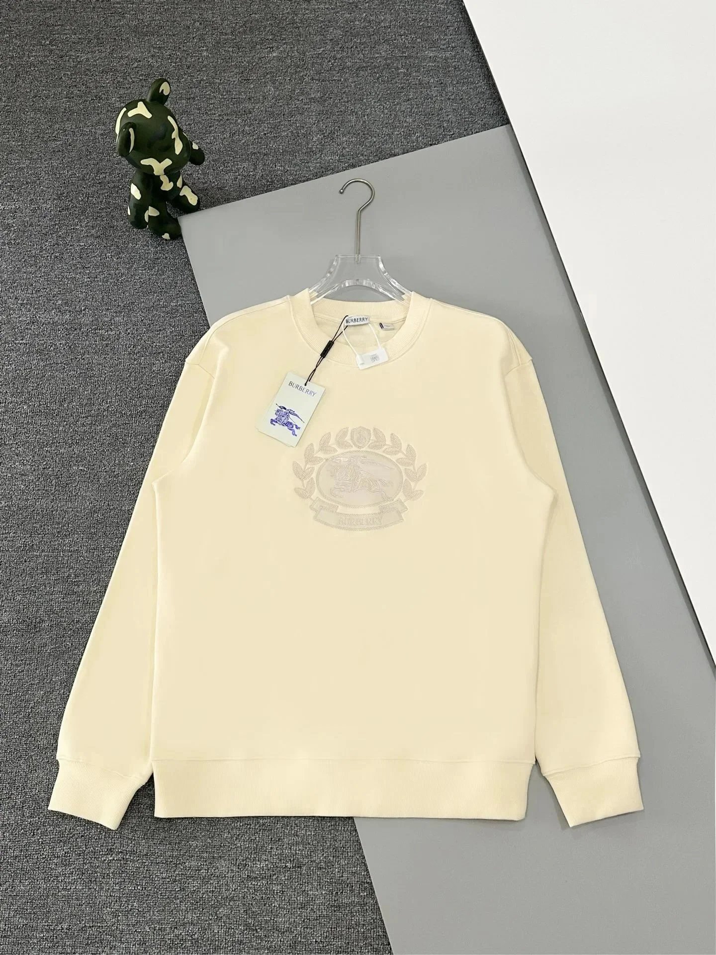 Burberry Hoodies & Sweatshirts Crewneck Sweatshirt — 4