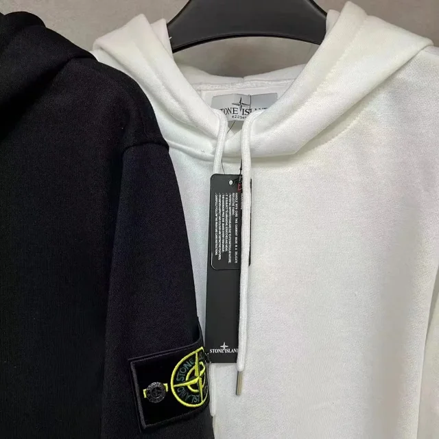 C.P. Company Hoodies & Sweatshirts Crewneck Logo Sweatshirt with Lens Sleeve Pocket product detail image 7