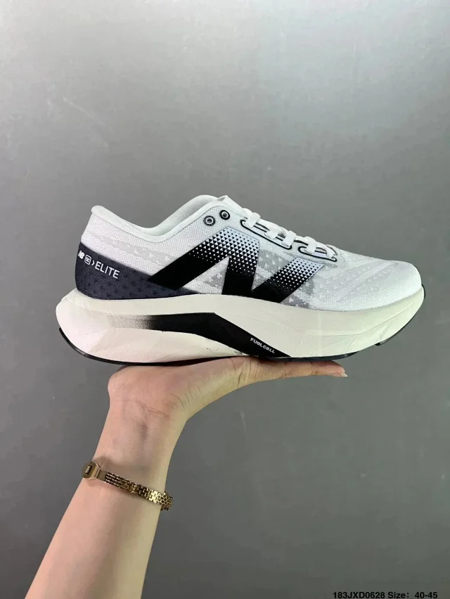 New Balance Sneakers FuelCell Elite product detail image 2