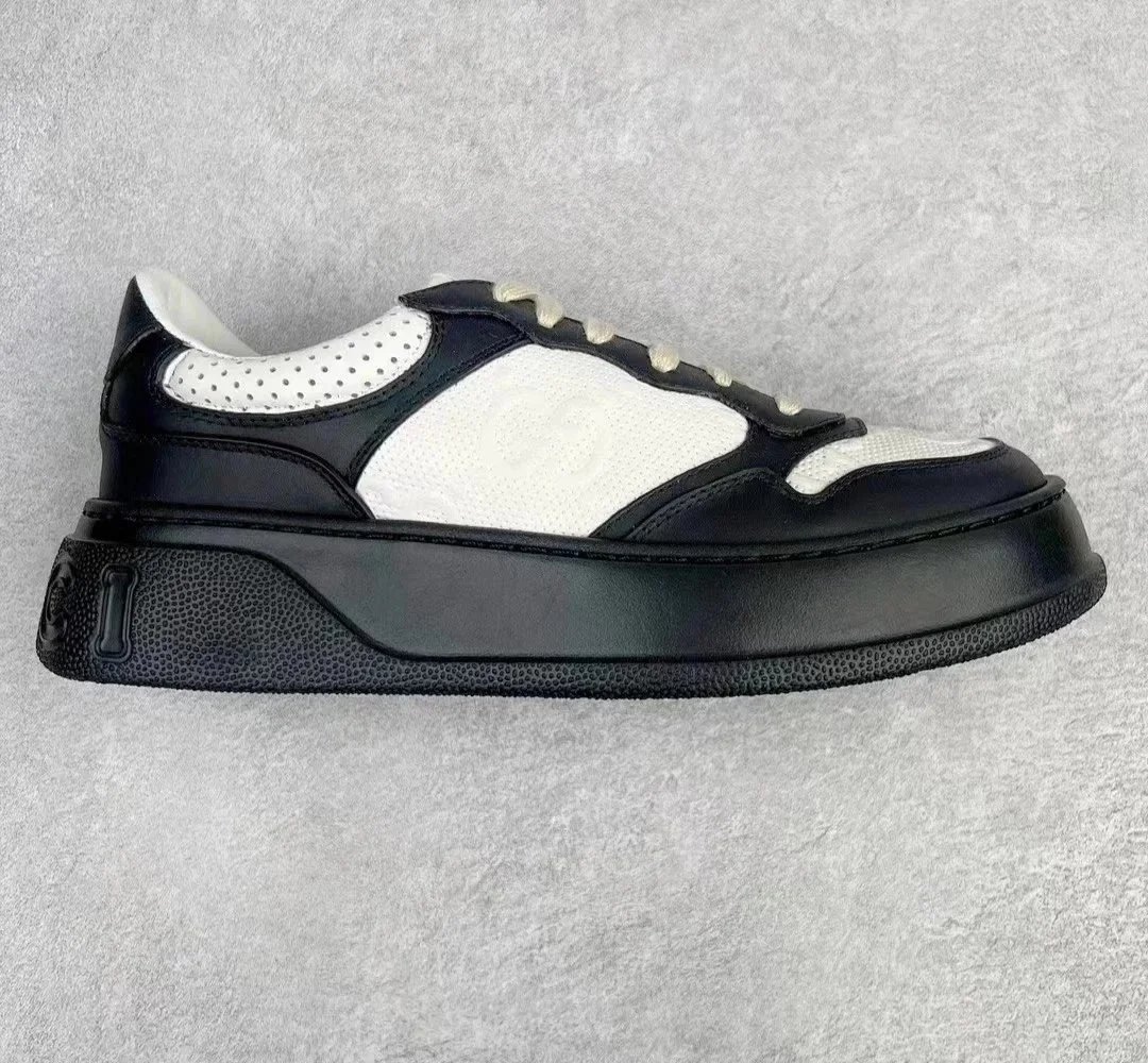 Biscuit shoes in black and white
