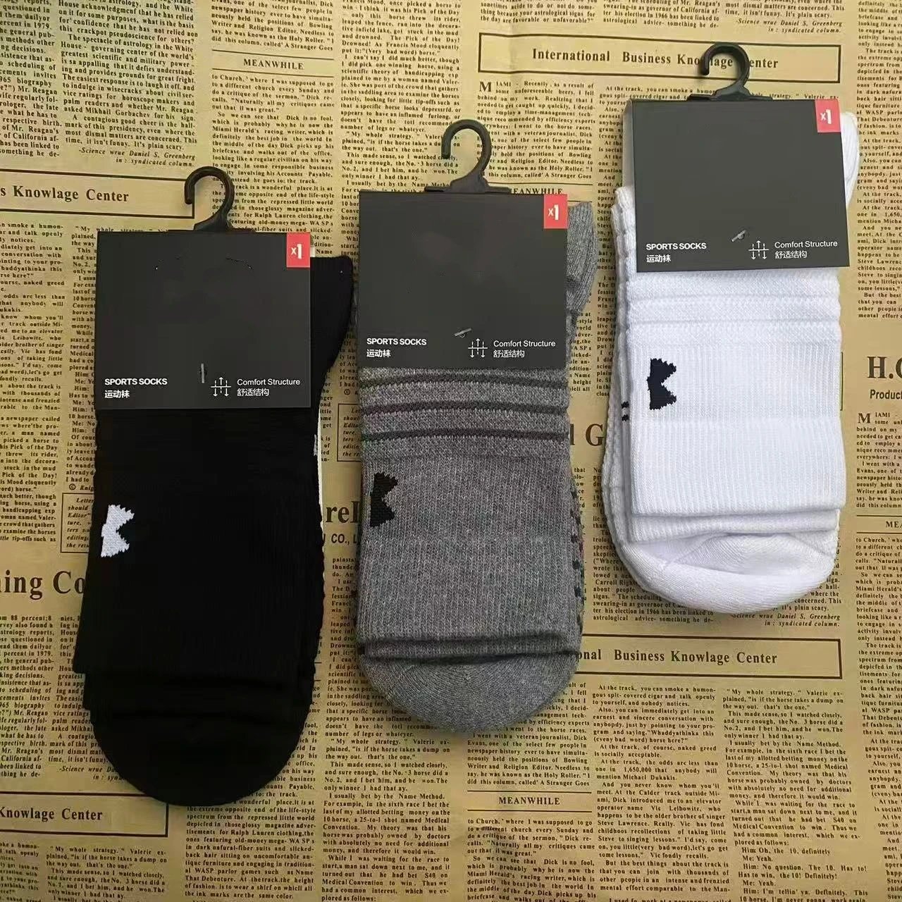 Design Hyun-Da Sports Socks White with Black Logo Socks - 2