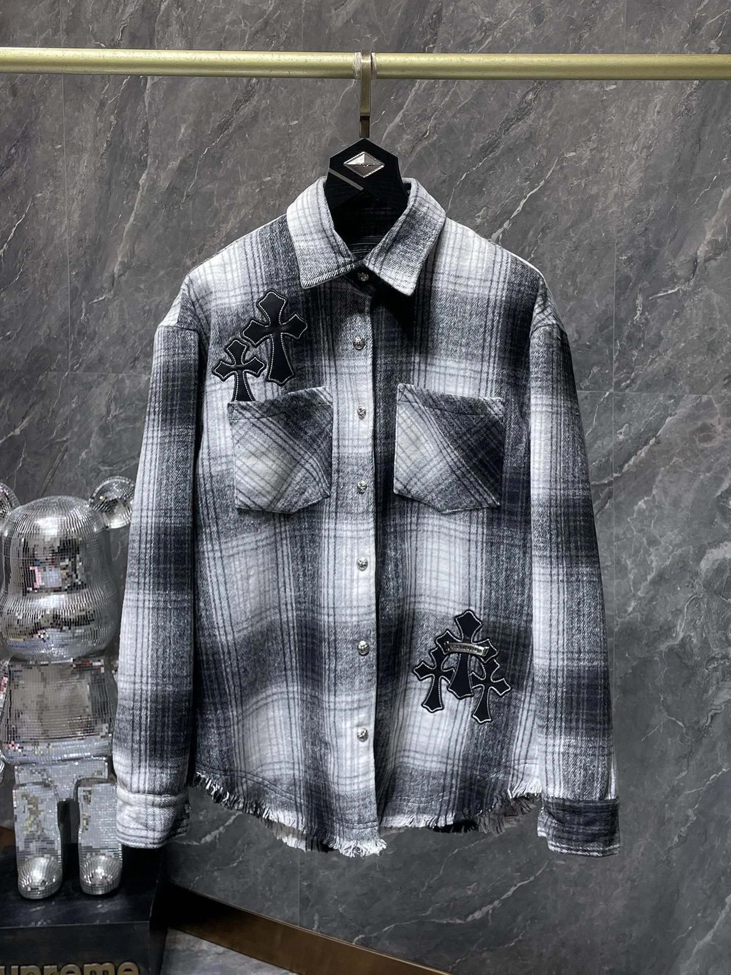 Design Embossed Cross Sweater Green - 28
