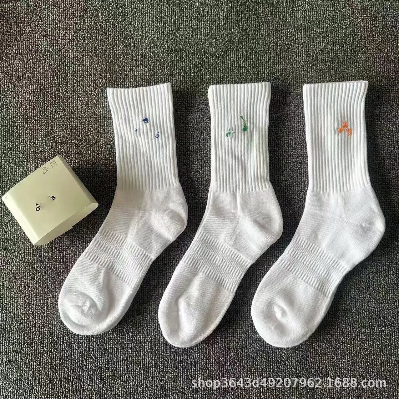 Design White Ankle Socks with Minimalist Logo - 8