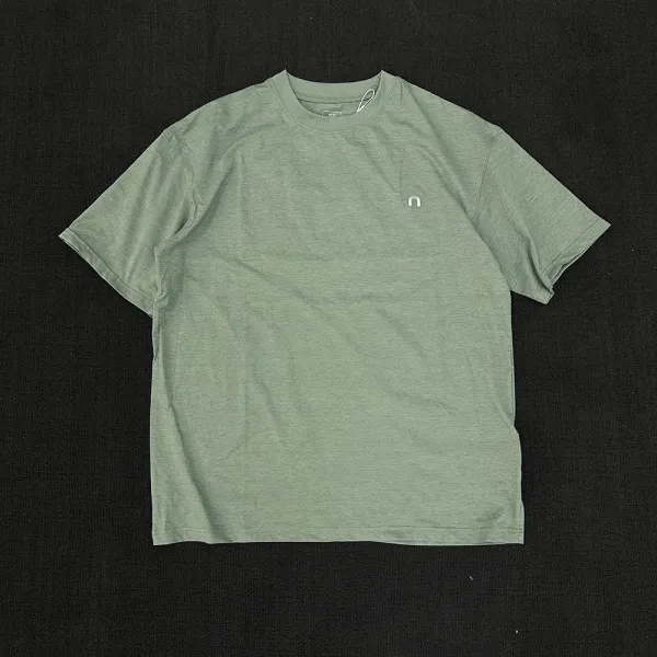Design Minimal Logo T-Shirt Sage Green Tops.t Shirts - 1