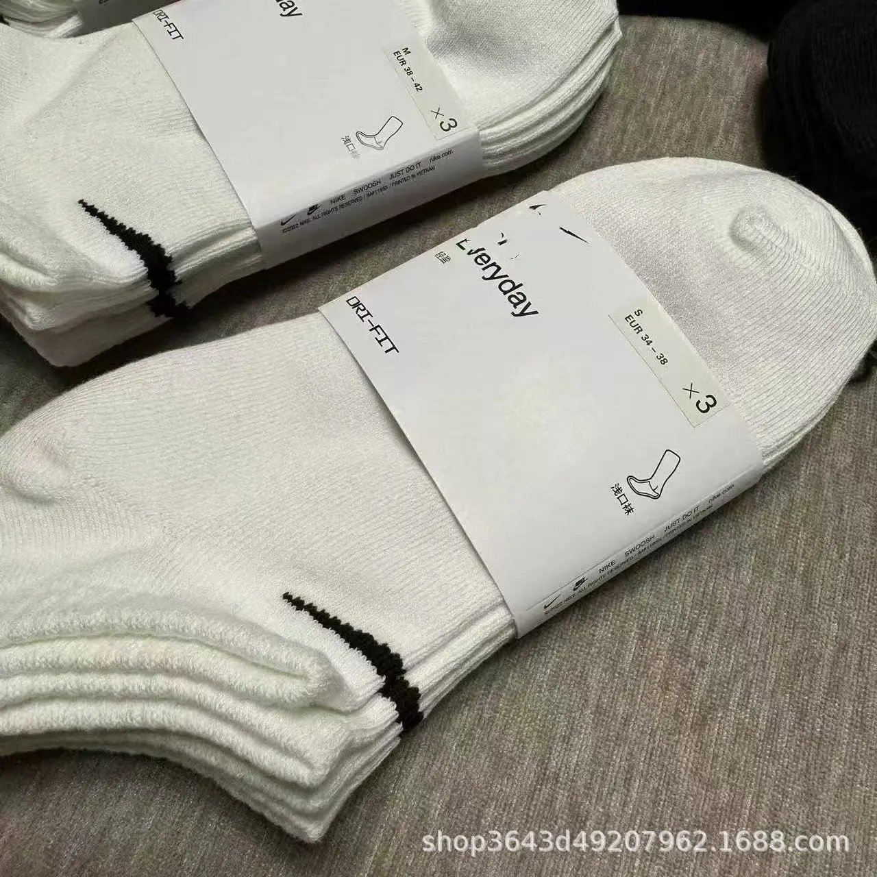 Nike Everyday Dri-FIT White Crew Socks - 6