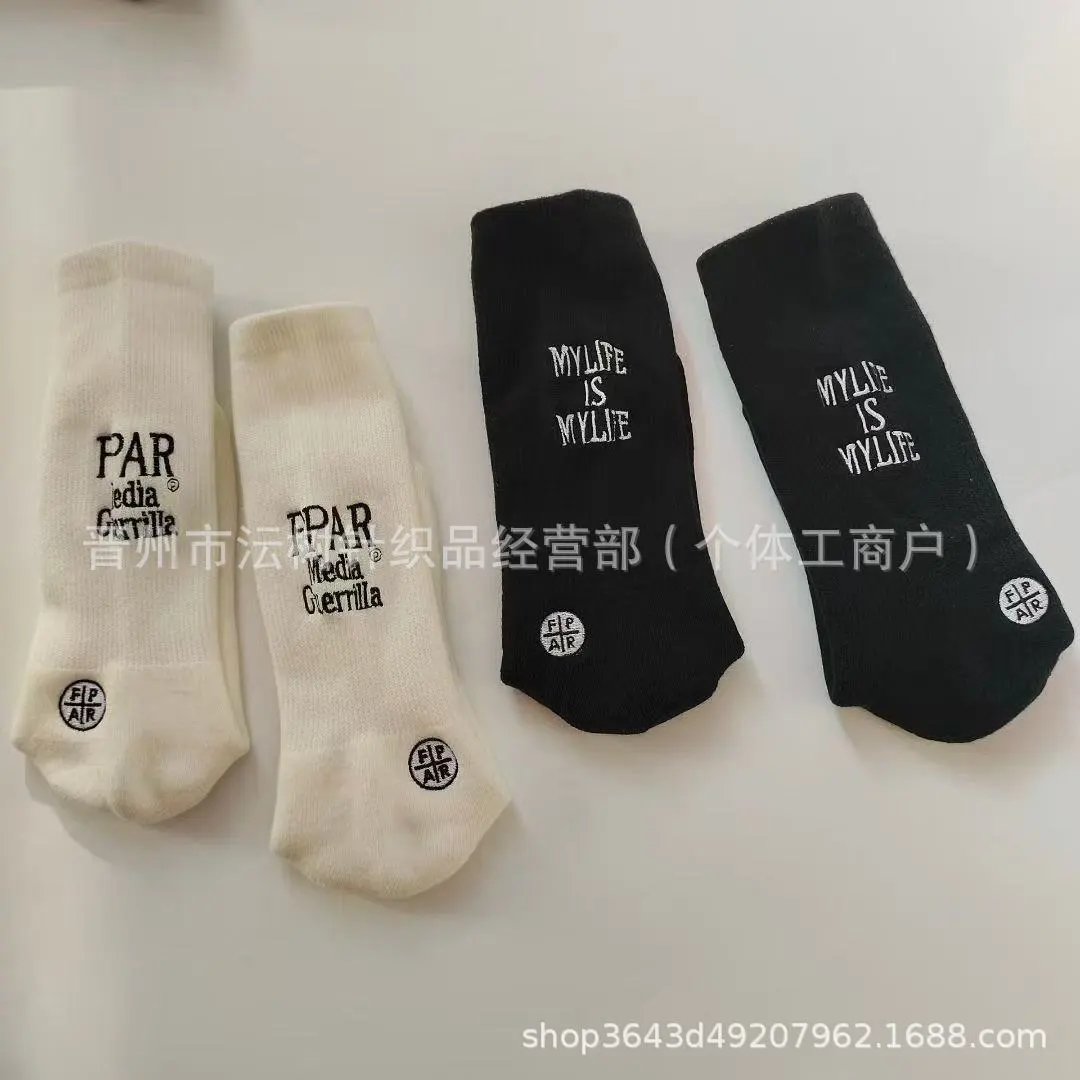 Design WTAPS Socks White Graphic Print Socks - 5