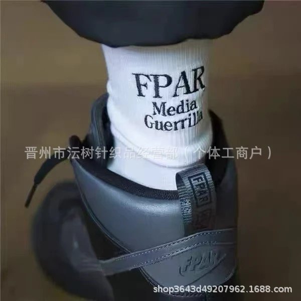 Design WTAPS Socks White Graphic Print Socks - 8