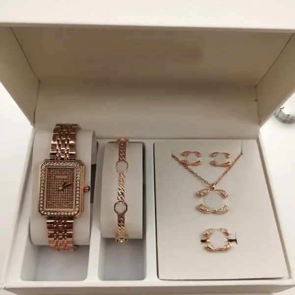 Design Chanel-inspired CC Logo Rose Gold Jewelry Set with Crystal-Embellished Watch Jewelry - 1