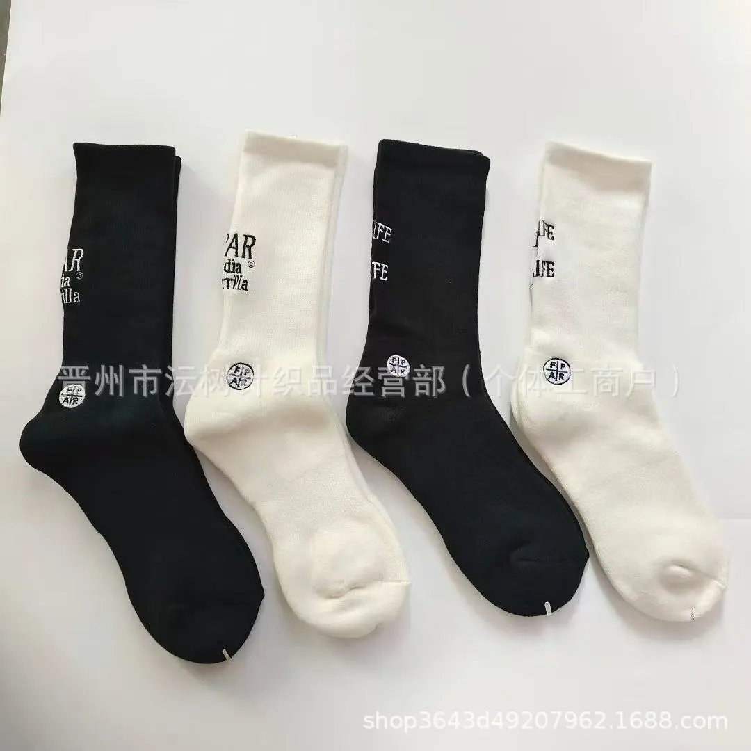 Design WTAPS Socks White Graphic Print Socks - 4
