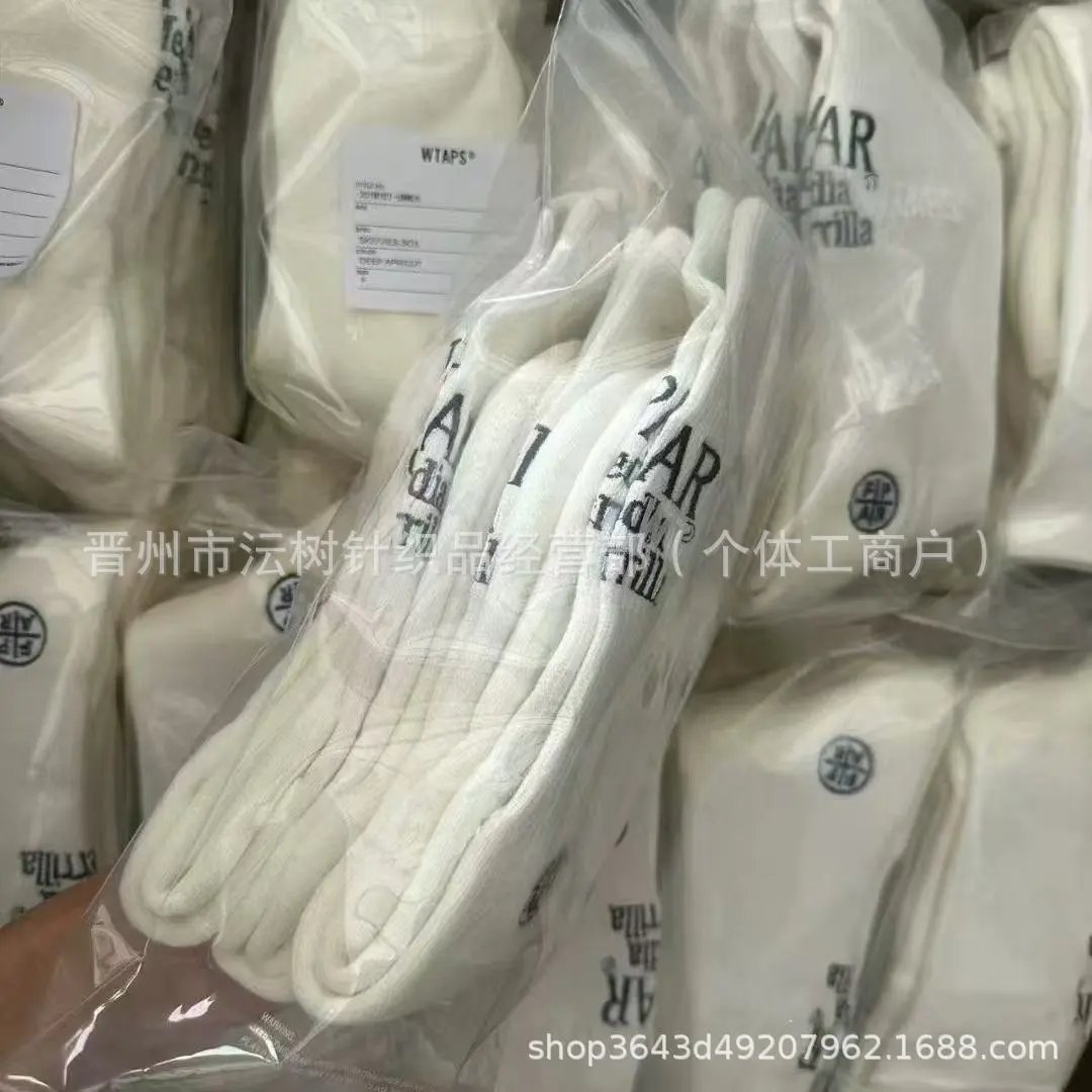 Design WTAPS Socks White Graphic Print Socks - 3