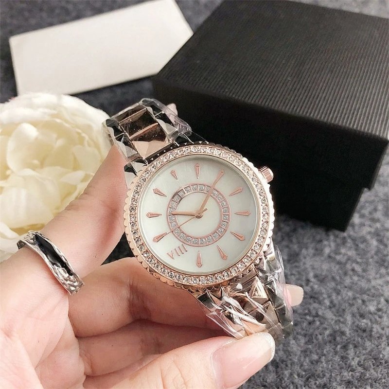 Design Luxury Crystal-Embellished White Dial Gold-Tone Watch Watches - 5