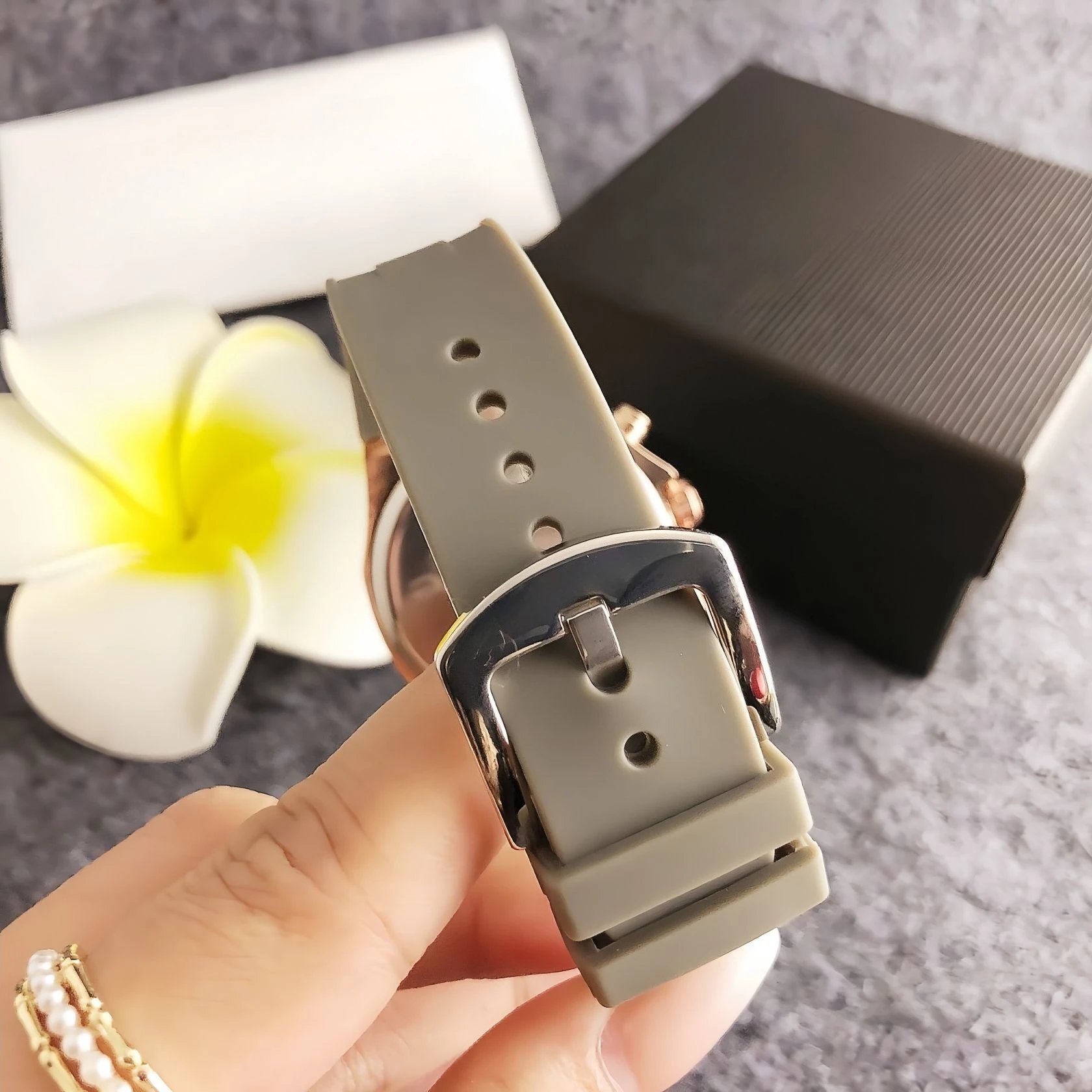 Design Chronograph Watch Rose Gold White Silicone Strap Watches - 8