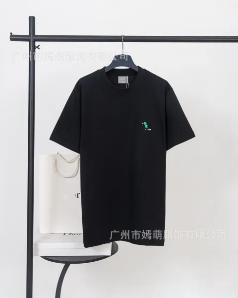 Design Minimalist Embroidered Logo Black T-Shirt - 1
