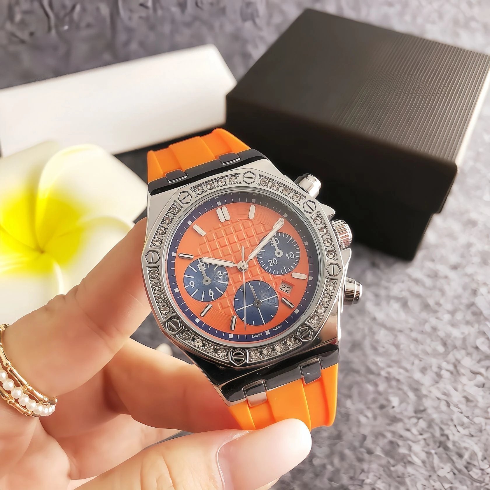 Design Chronograph Watch Rose Gold White Silicone Strap Watches - 12