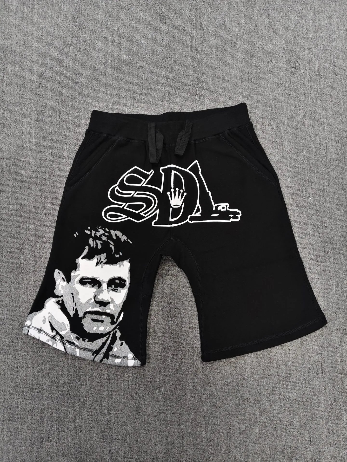 Design Graphic Print Sweat Shorts Black Red - 3