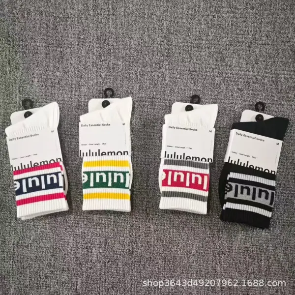 Lululemon Daily Essential Socks White Crew - 2