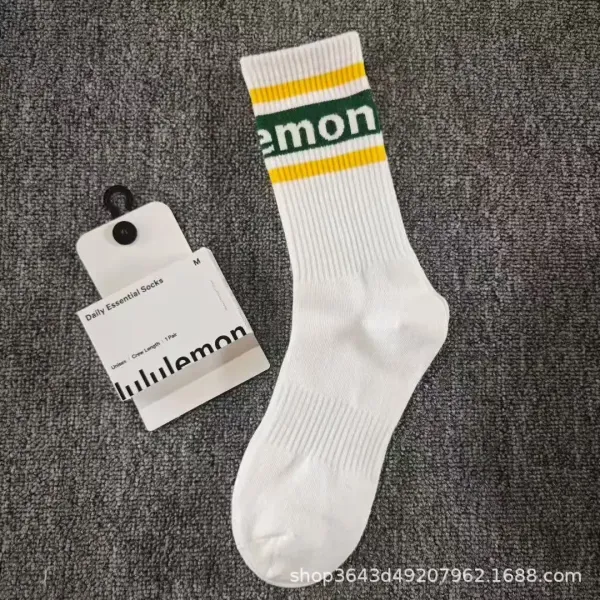Lululemon Daily Essential Socks White Crew - 6
